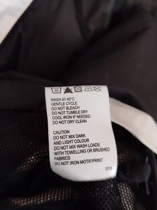 Спортивна вітровка