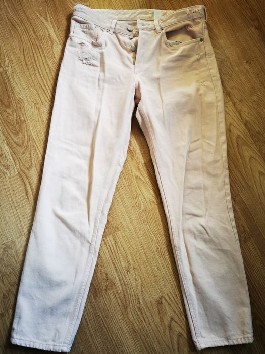 Różowe spodnie typu boyfriend