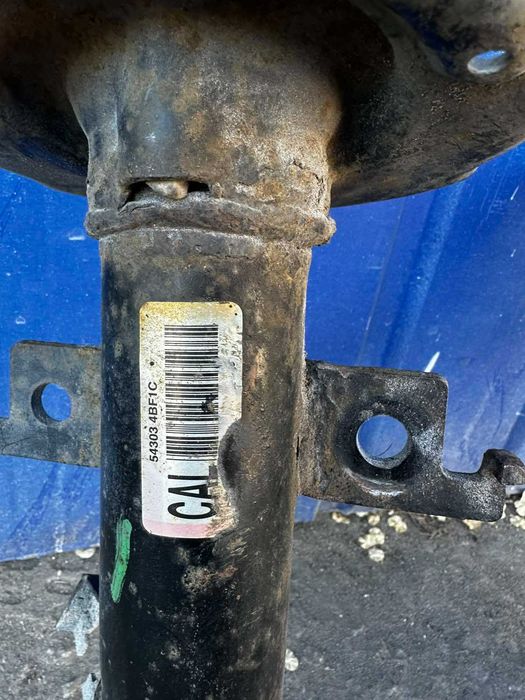 Стойки передние Nissan Rogue