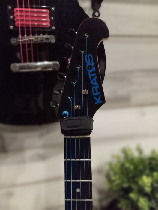 Guitarras Eléctricas Personalizadas KRATOS Les Paul e Stratocaster