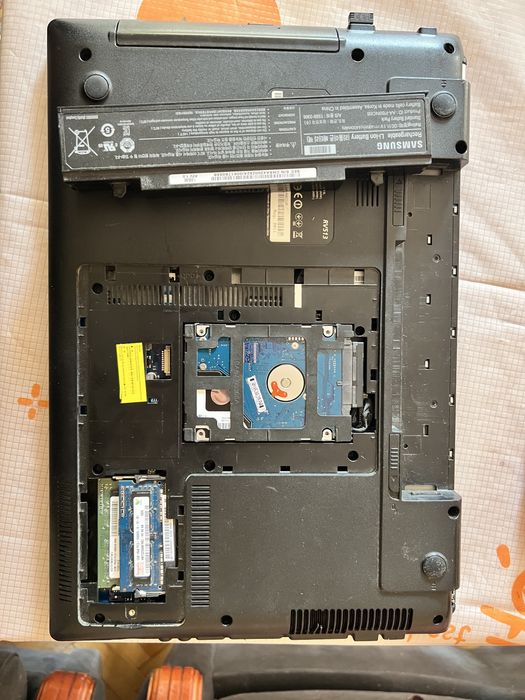 Ноутбук Samsung RV513