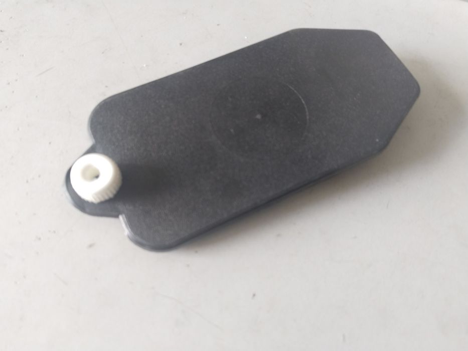 Romet pony motorynka pokrywa dekielek schowka + nakrętka krem