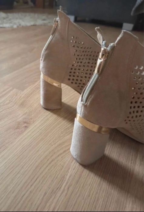 Buty na obcasie