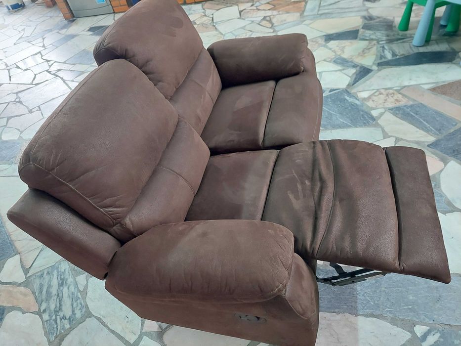 Vendo Sofá de 2 Lugares em Pele com Relax