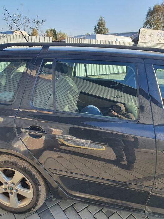 Задня права дверка skoda Octavia a5 універсал чорна колір 9910