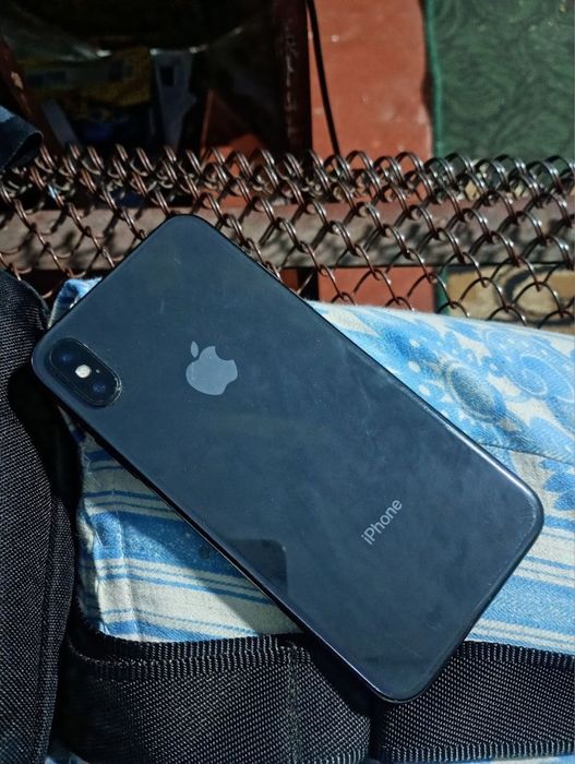 Продам айфон 10 на 64 ГБ