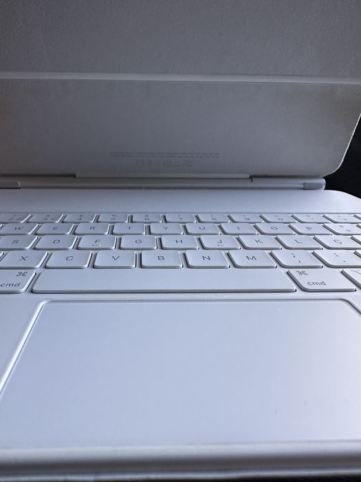 Apple Magic Keyboard para iPad  de 13 polegadas