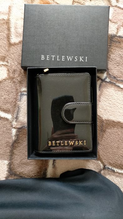 Portfel damski Betlewski czarna lakierowana skóra naturalna