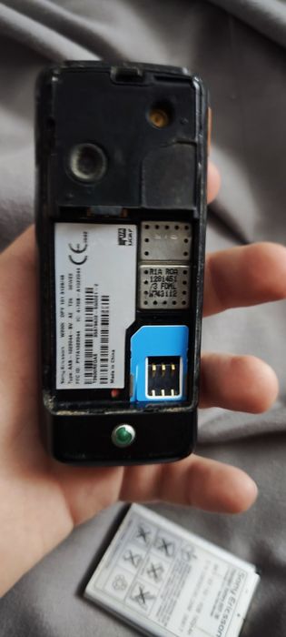 смартфон Sony Ericsson W200i.