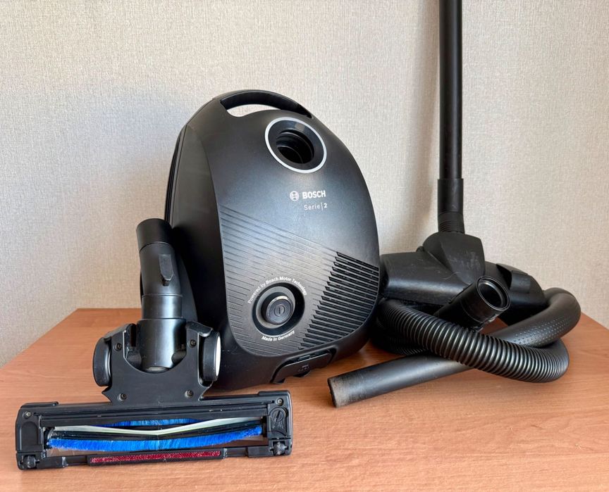 Пилосос Bosch BGBS2LB1 для сухого прибирання з мішком