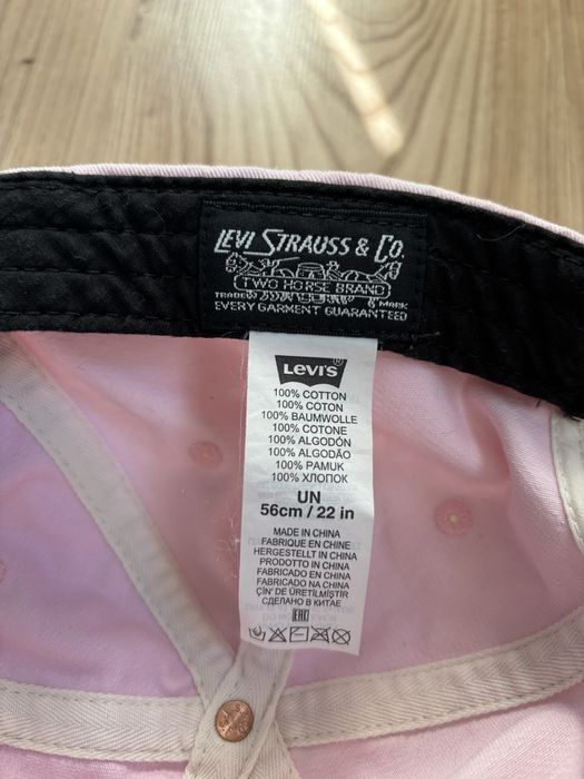 Czapka Levis levi’s z daszkiem używana różowa