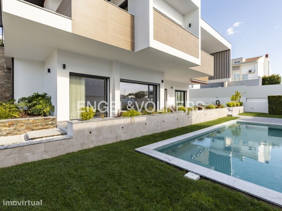 Luxuosa Moradia T4 na Sobreda