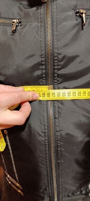 Продам  куртку розмір 48-50.