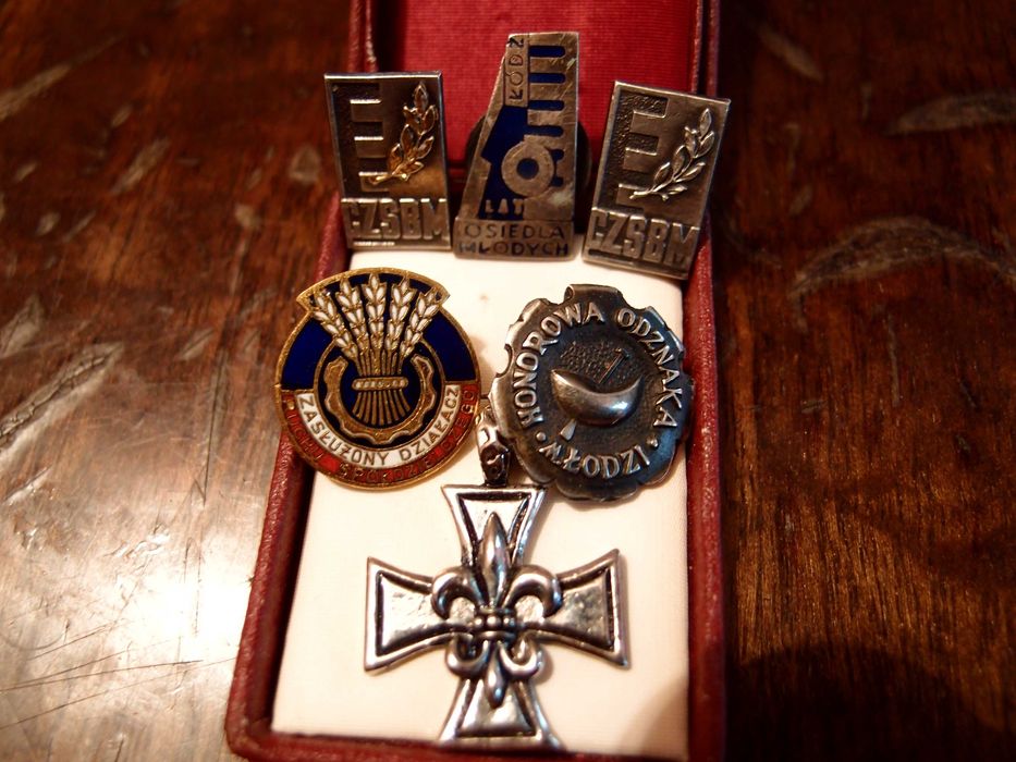 Pamiątki PRL Brązowy krzyż zasługi i inne odznaczenia Super Zestaw !!!