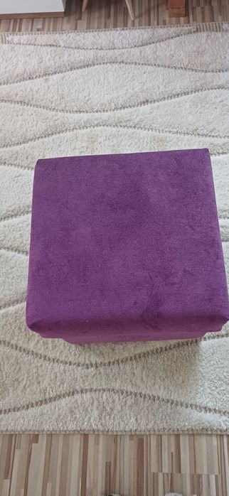 Otwierana fioletowa pufa