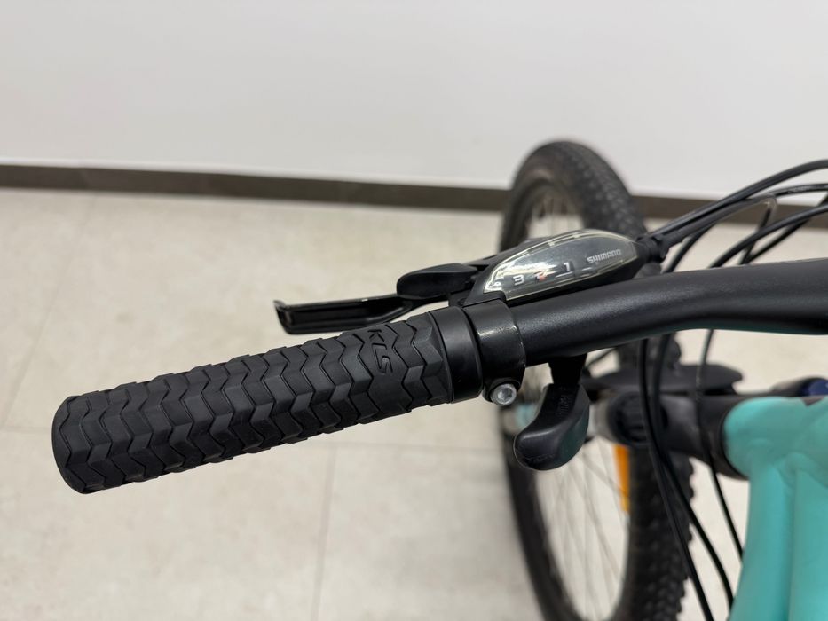 Rower MTB Specialized Jynx 650B. Rozmiar S. Bardzo dobry stan w pięknym kolorze. Oryginalny osprzęt. Opony Specialized Fast Trak. Dowód zakupu.
