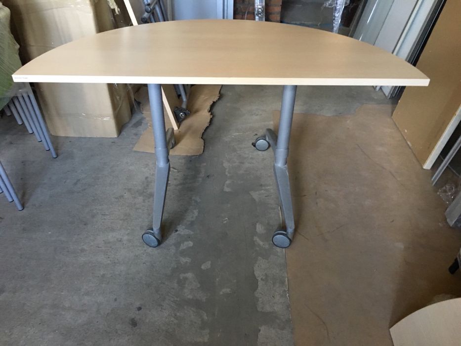 Стіл   на   колесах