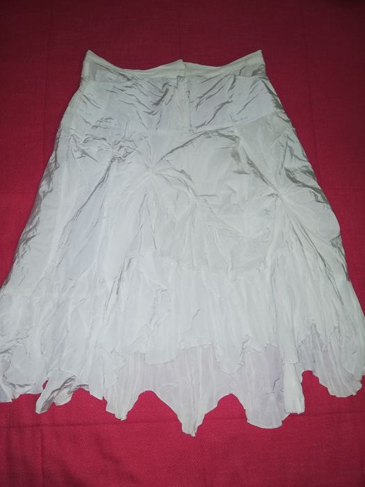 Saia branca com folhos