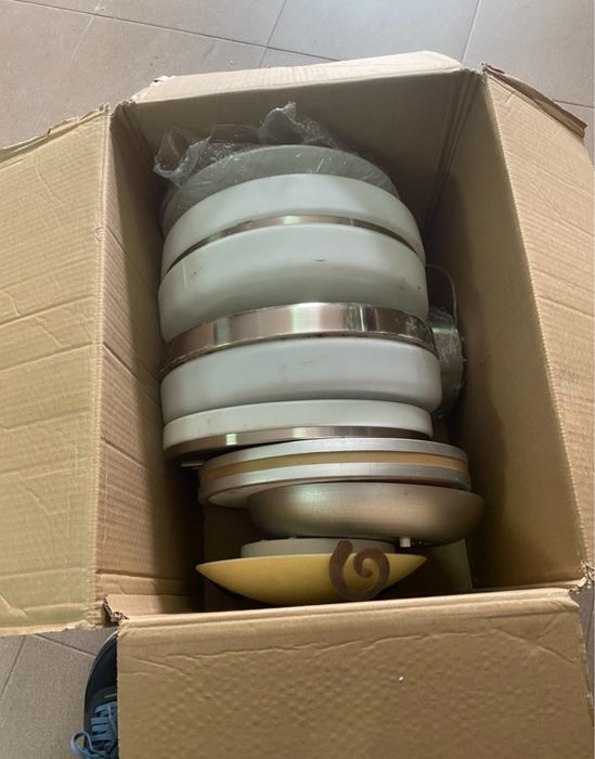 Varios candeeiros  de exposiçao