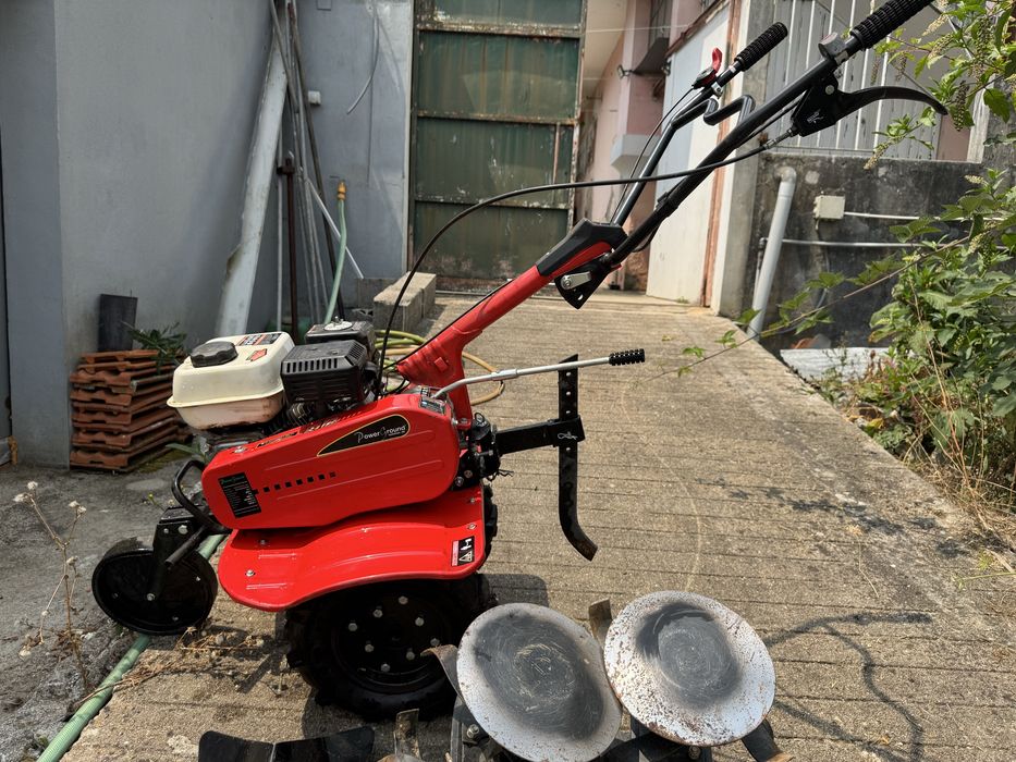Motoenxada  em bom estado