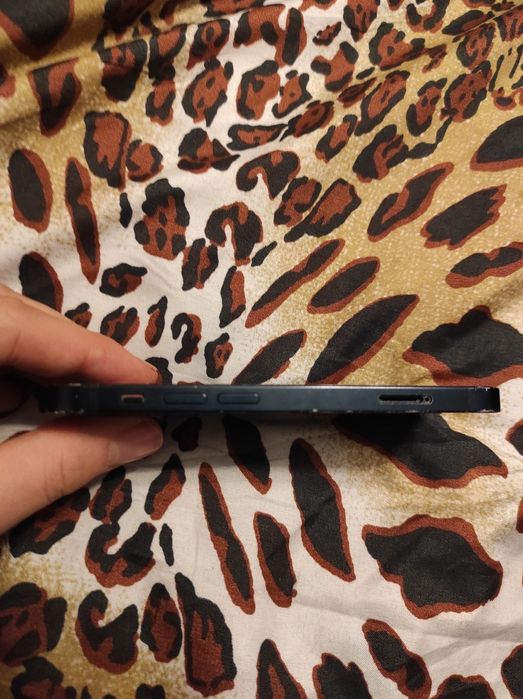 I phone 13 mini - bez takckisim