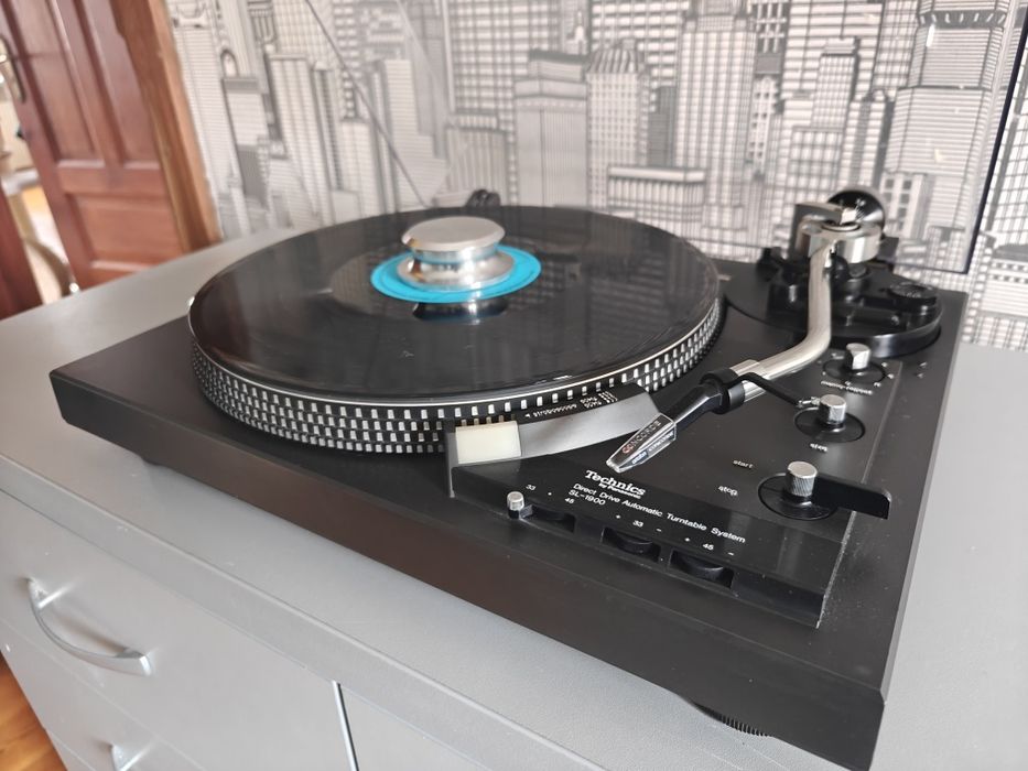 Gramofon Technics SL-1900