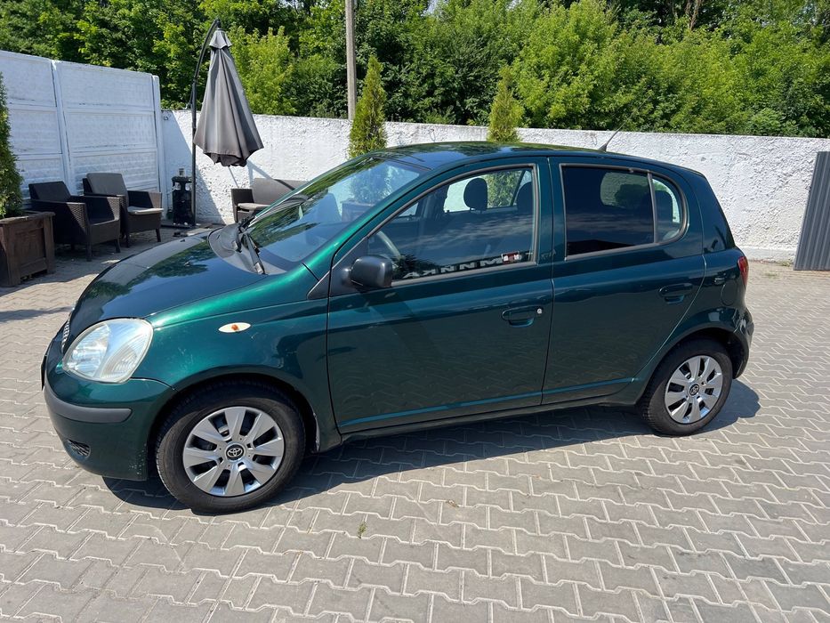 Toyota Yaris в стані сві-поіхав