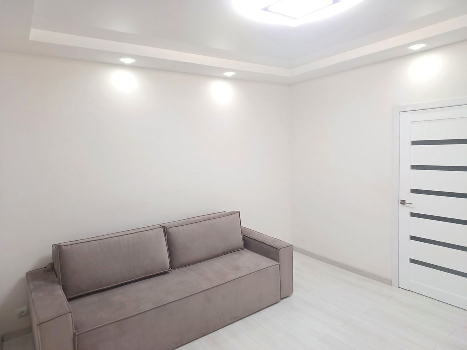 Продам 2 кв по Сертификату,VIP класса АО сталинка пр-ктСвободы 55000$