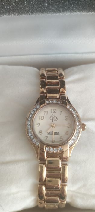 Продам часы. Новые.