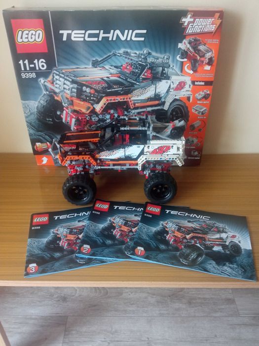 Model LEGO Technic 9398 4x4 Crawler