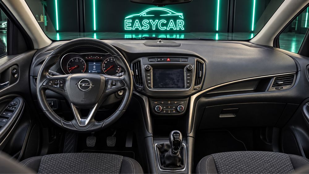 Opel Zafira Aluguer de Carros 7 Lugares