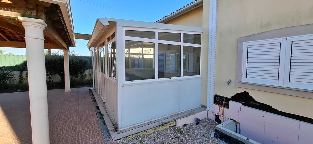 Marquise em alumínio e vidro – Excelente para fechar espaço exterior