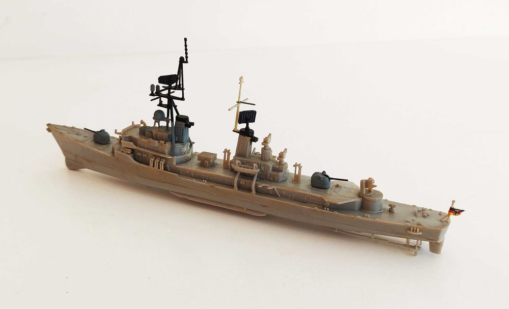 Kit de modelismo montado 1/700 do Destroyer da Marinha alemã "Rommel"