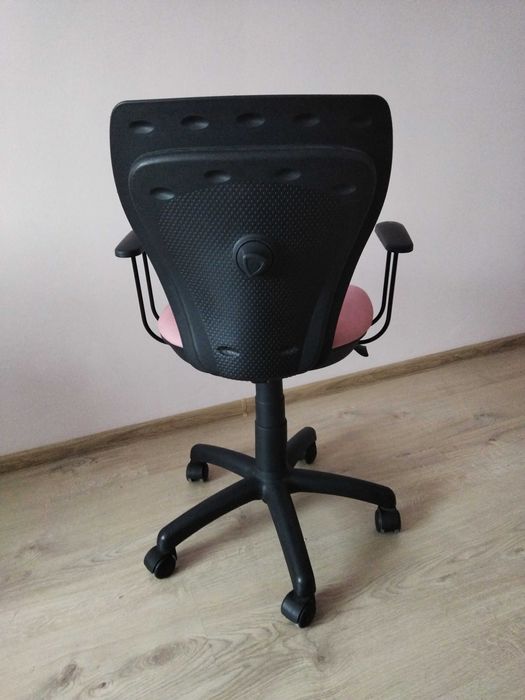 Krzesło obrotowe dla dziecka jak nowe