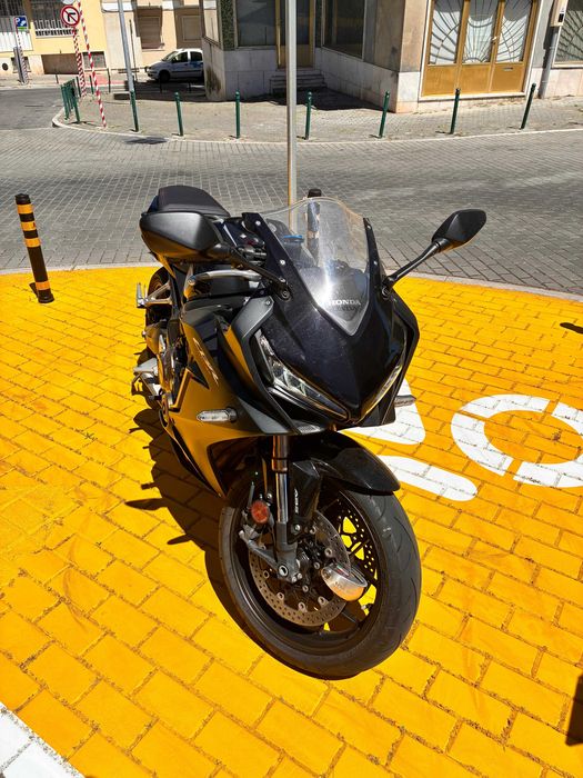 Mota CBR 650 R - 2022. Venda a particulares.