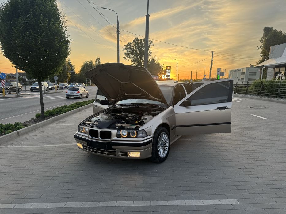 Bmw e36 320i.