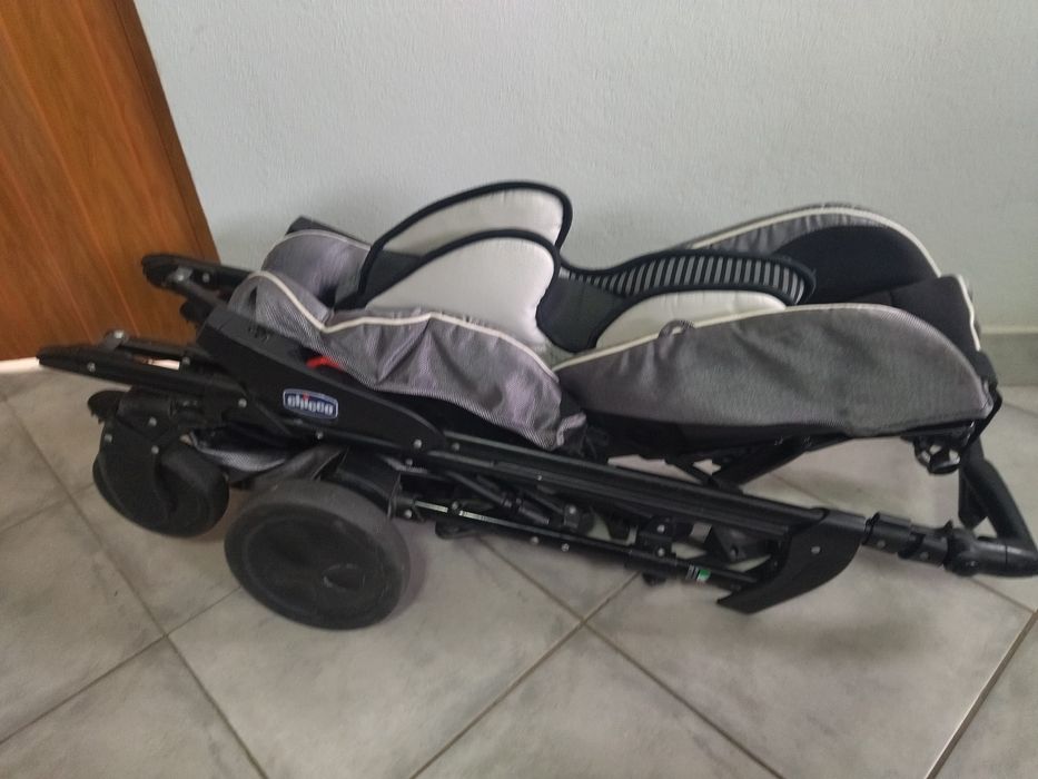 Carrinho de bebé chico trio living