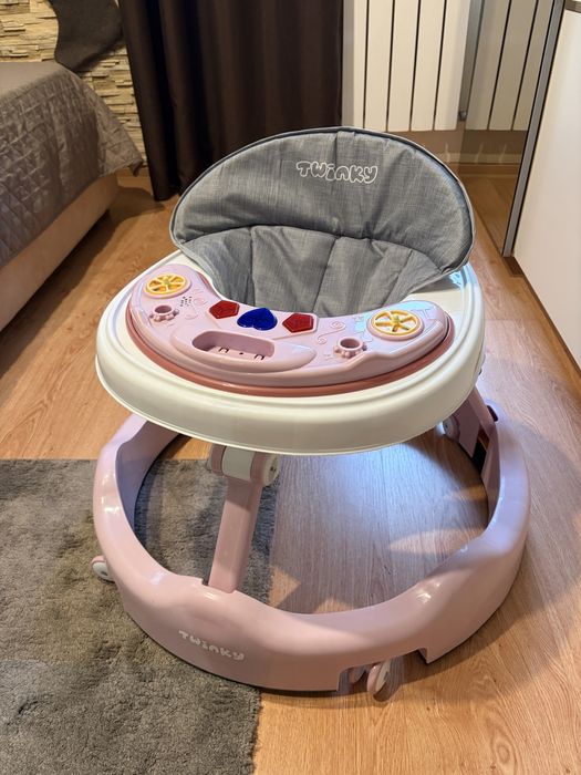 Ходунки дитячі в допомогу Вашому малюку, в чудовому стані, з іграшками