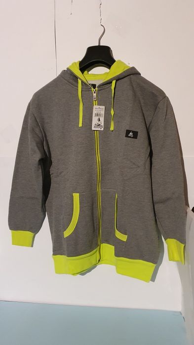 Bluza nowa z kapturem lekko ocieplana rozmiar S