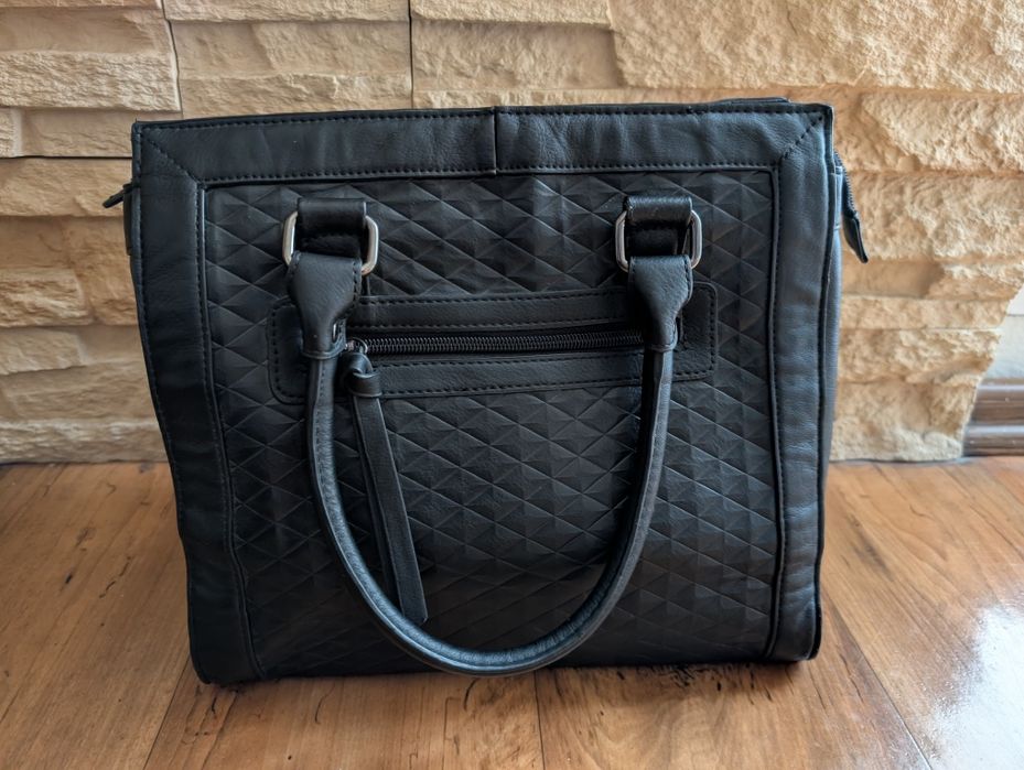 Czarna torebka do ręki