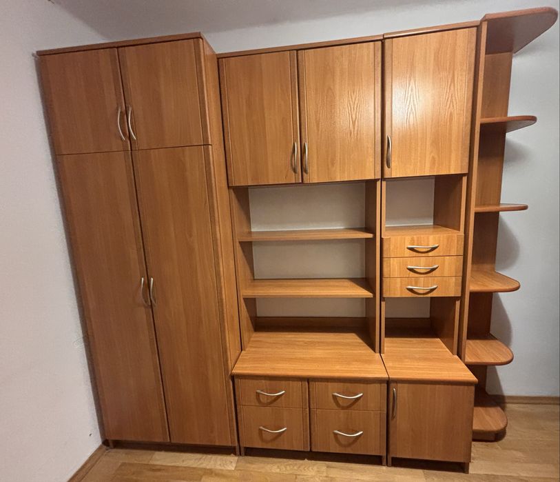Komplet szaf i regałów