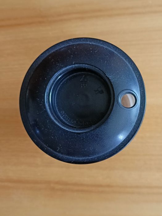 Plastikowy kubek z przykrywką