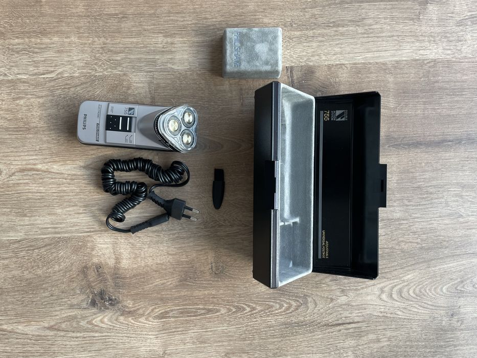 Barbeador Elétrico Philips Série 7000 – Como Novo