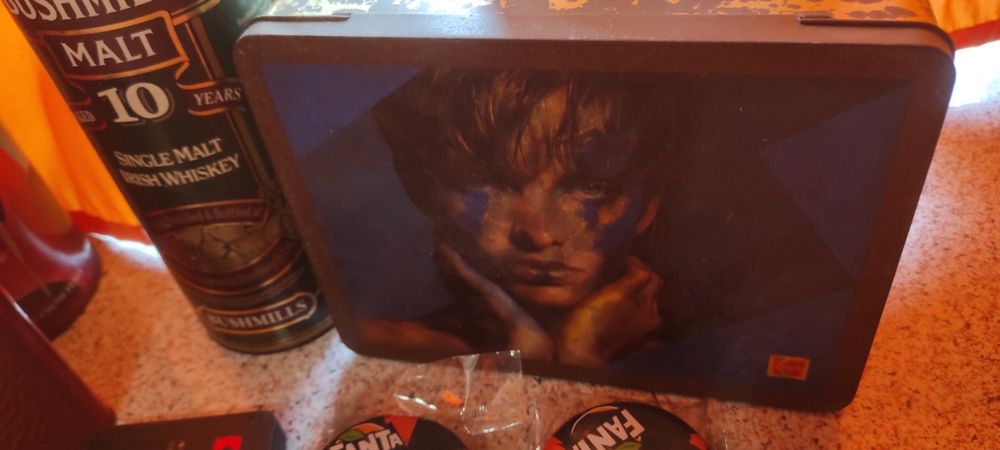 Caixas de lata e outros