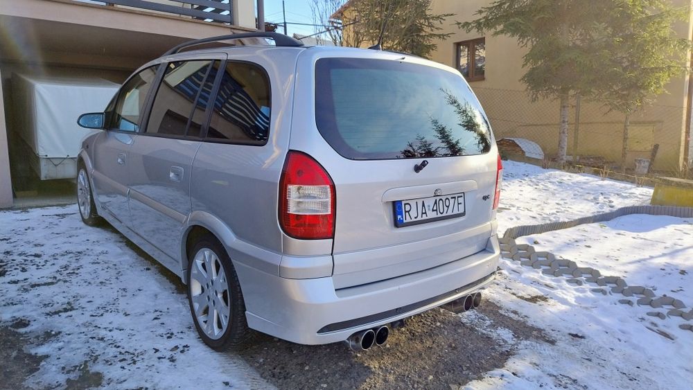 Opel Zafira 2.0 Turbo OPC