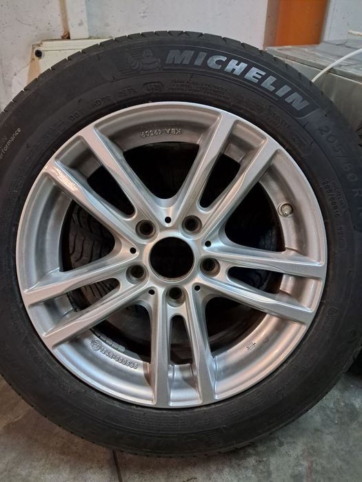 komplet 4 używanych kół aluminiowych z oponami.