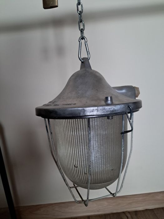 Lampa przemysłowa loft, czasy  PRL-U . POLAM - GDAŃSK, FSM