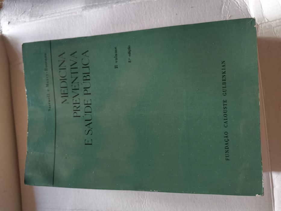 Vários livros de estudo universitários da Calouste Gulbenkian