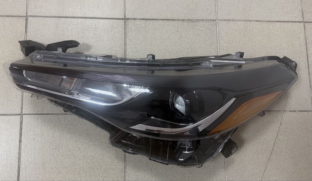 Ліва оригінальна фара Toyota Corolla Cross 2022-2023
