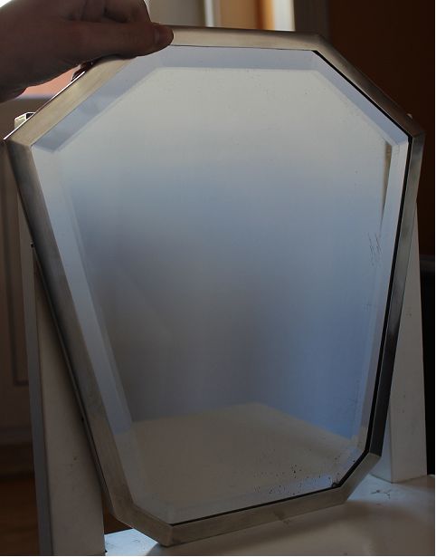 Espelho com moldura facetada em prata lisa - 1ªmetade sec XX